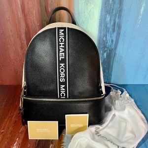 🔥🔥Michael Kors🔥🔥 Rhea Zip MD Leather Backpack